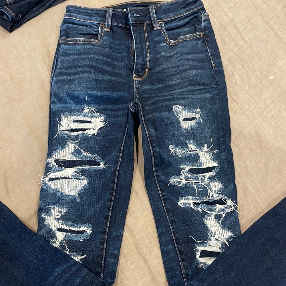 Distressed AE jeans barely worn